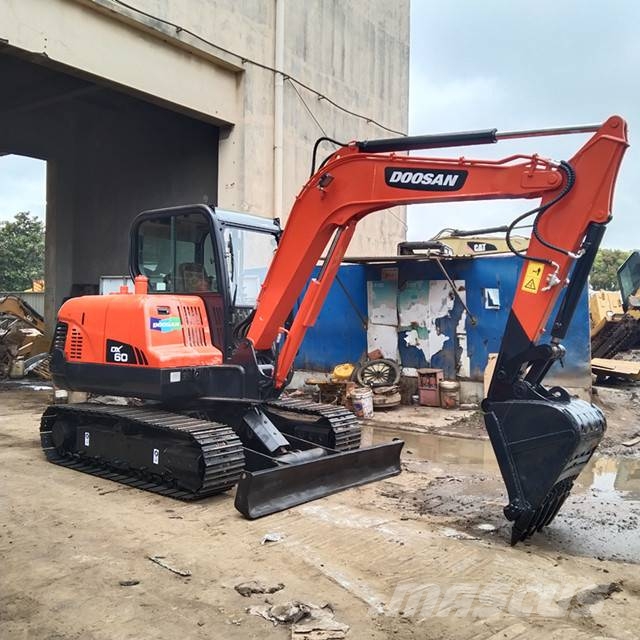 Doosan DX 60 Mini bagri <7t