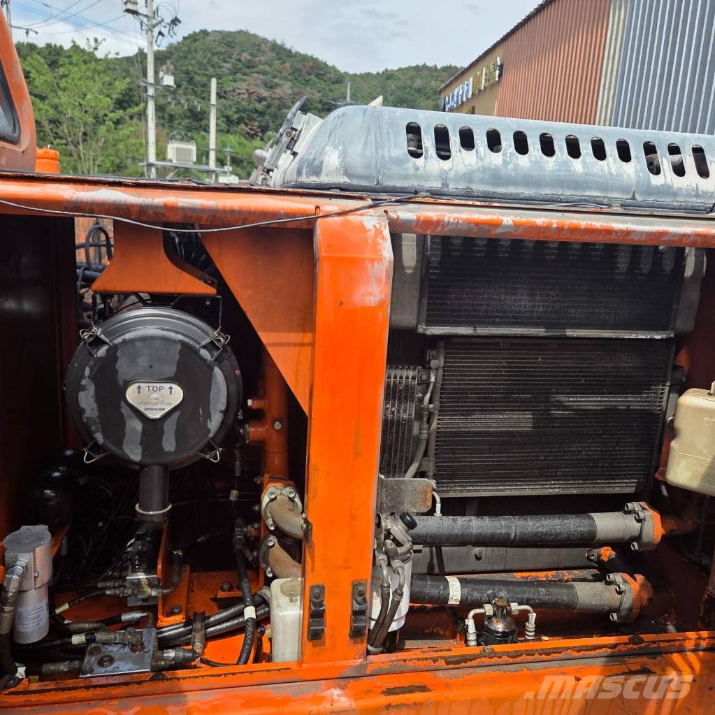 Doosan DX210W Колісні екскаватори
