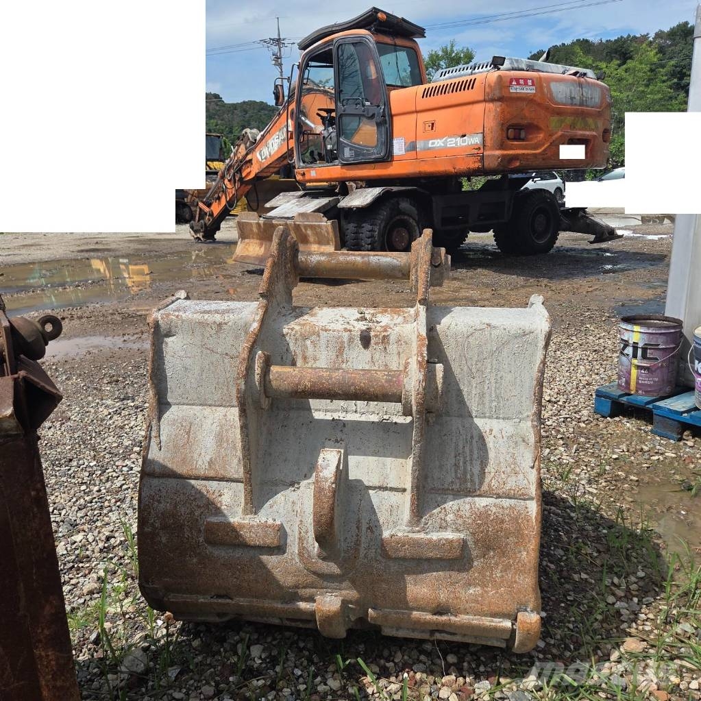 Doosan DX210W Колісні екскаватори