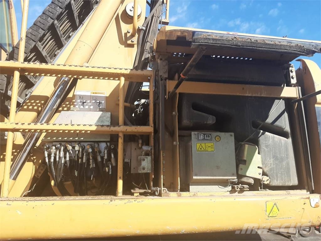 CAT M318C MH Pelle sur pneus