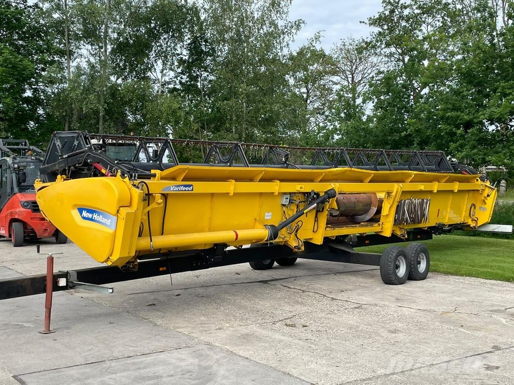 New Holland CR 9.80 CR 980 10.60 meter maaibord Airco 2800 UUR Combine harvesters