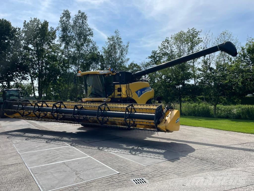 New Holland CR 9.80 CR 980 10.60 meter maaibord Airco 2800 UUR Combine harvesters
