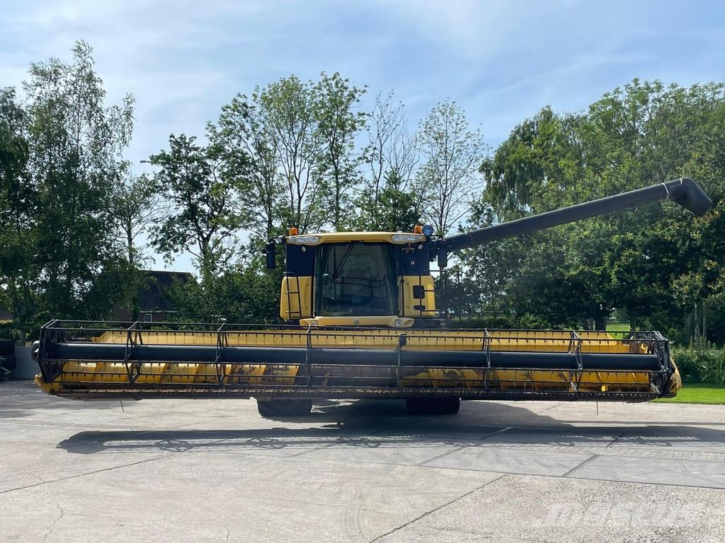 New Holland CR 9.80 CR 980 10.60 meter maaibord Airco 2800 UUR Combine harvesters