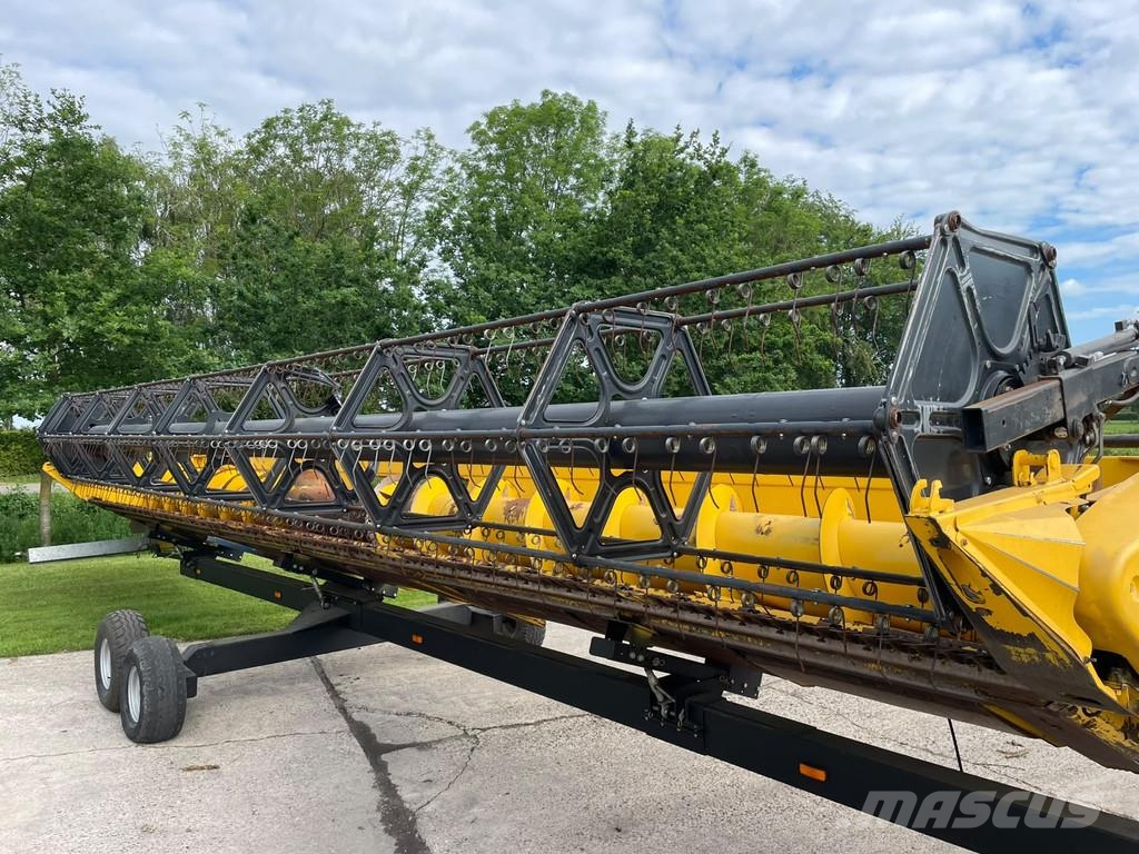 New Holland CR 9.80 CR 980 10.60 meter maaibord Airco 2800 UUR Combine harvesters
