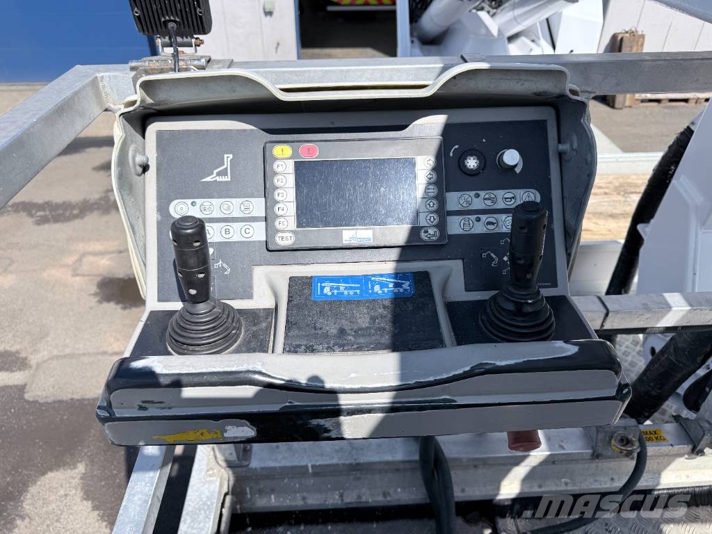 Bronto Skylift S38XDT المنصات الهوائية المثبتة على شاحنة