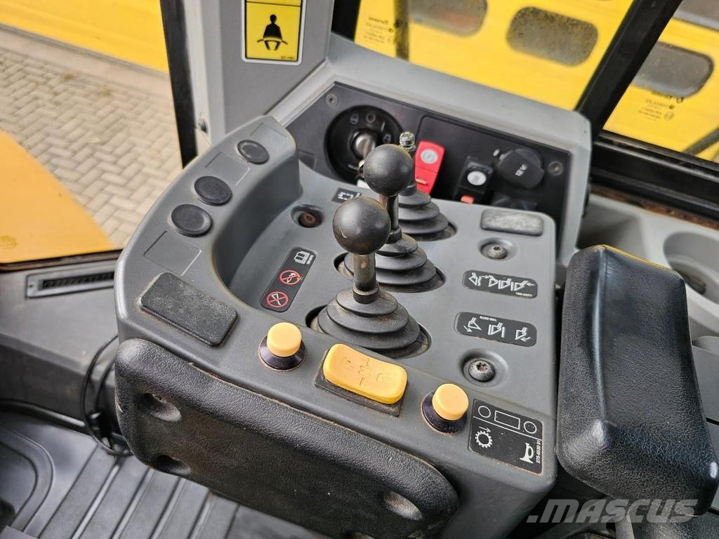 CAT 950K Iekrāvēji uz riteņiem