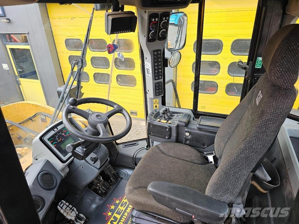 CAT 950K Iekrāvēji uz riteņiem