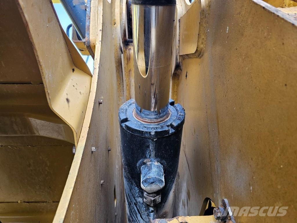 CAT 950K Iekrāvēji uz riteņiem