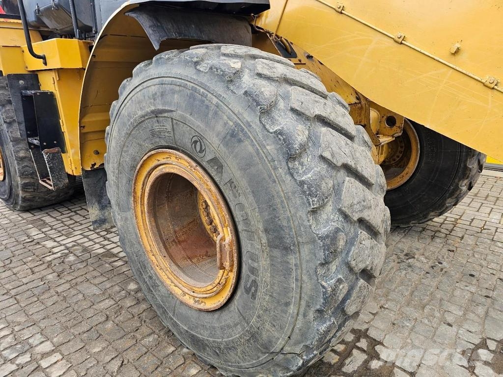 CAT 950K Iekrāvēji uz riteņiem