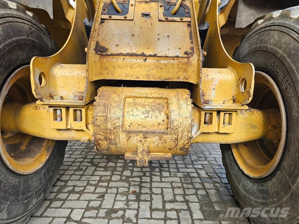 CAT 950K Iekrāvēji uz riteņiem