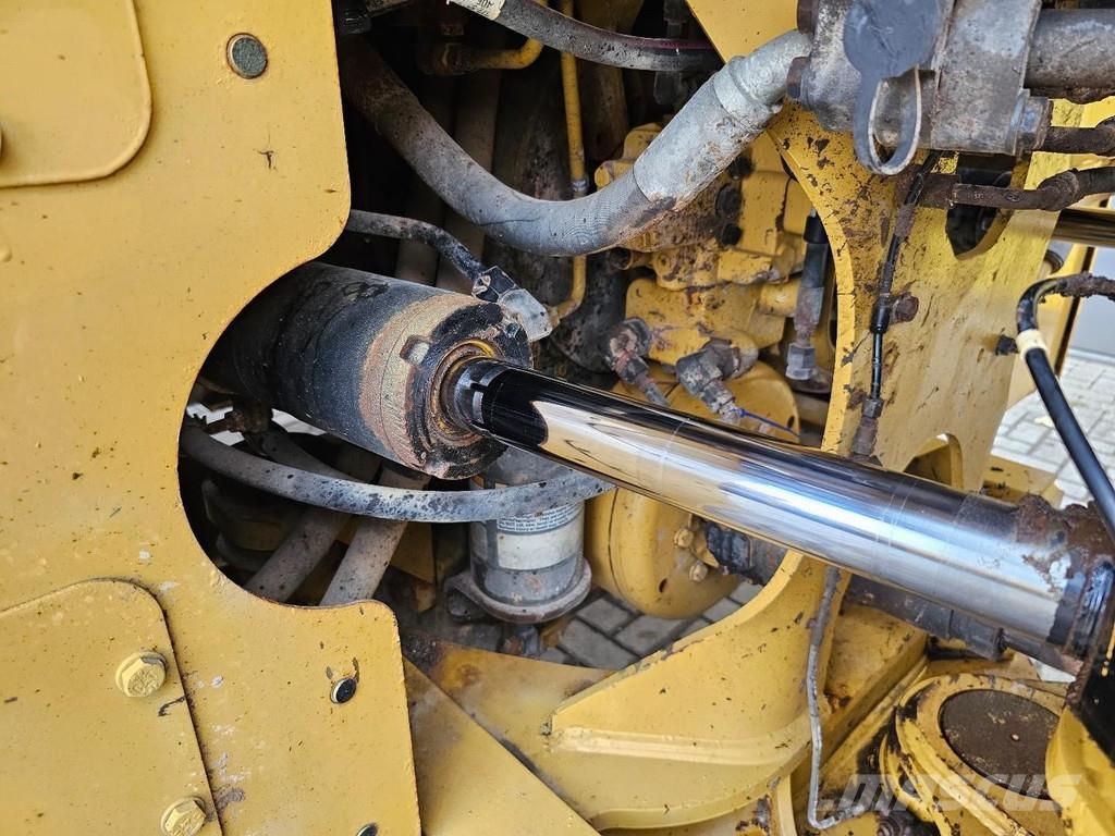 CAT 950K Iekrāvēji uz riteņiem