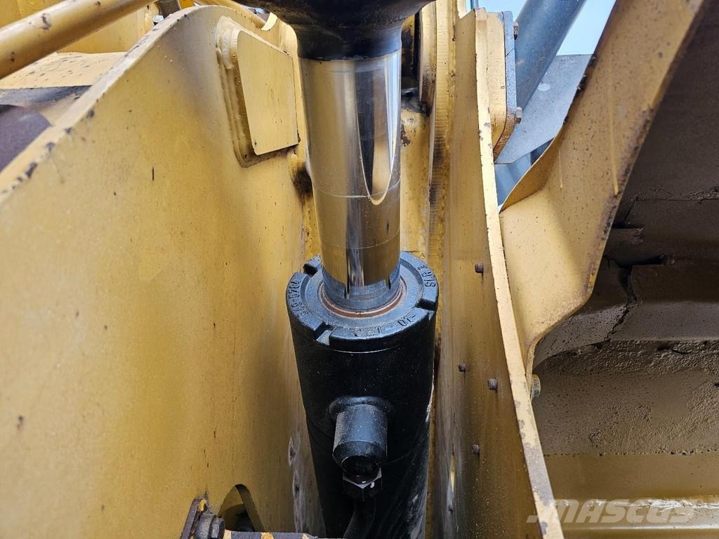 CAT 950K Iekrāvēji uz riteņiem