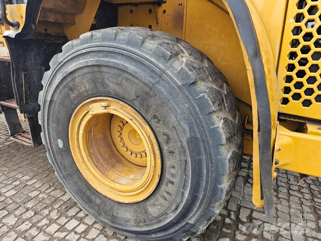 CAT 950K Iekrāvēji uz riteņiem