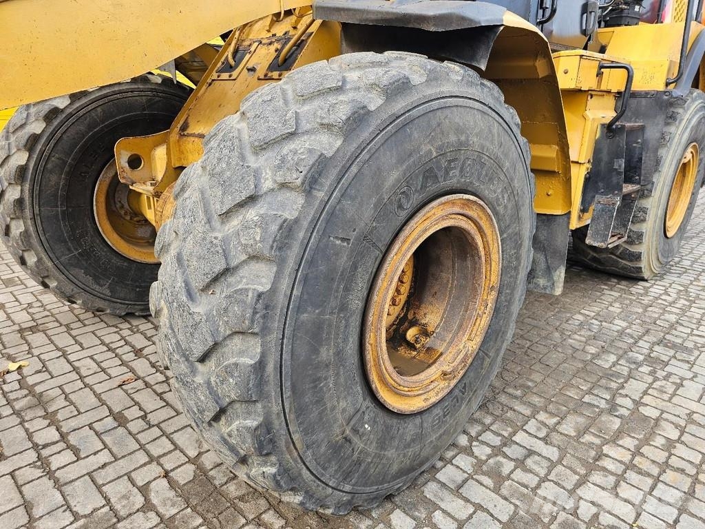 CAT 950K Iekrāvēji uz riteņiem