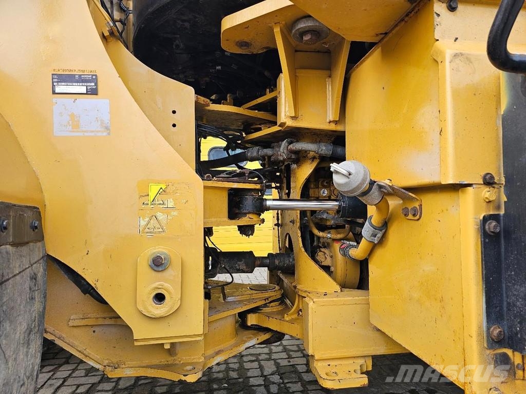 CAT 950K Iekrāvēji uz riteņiem