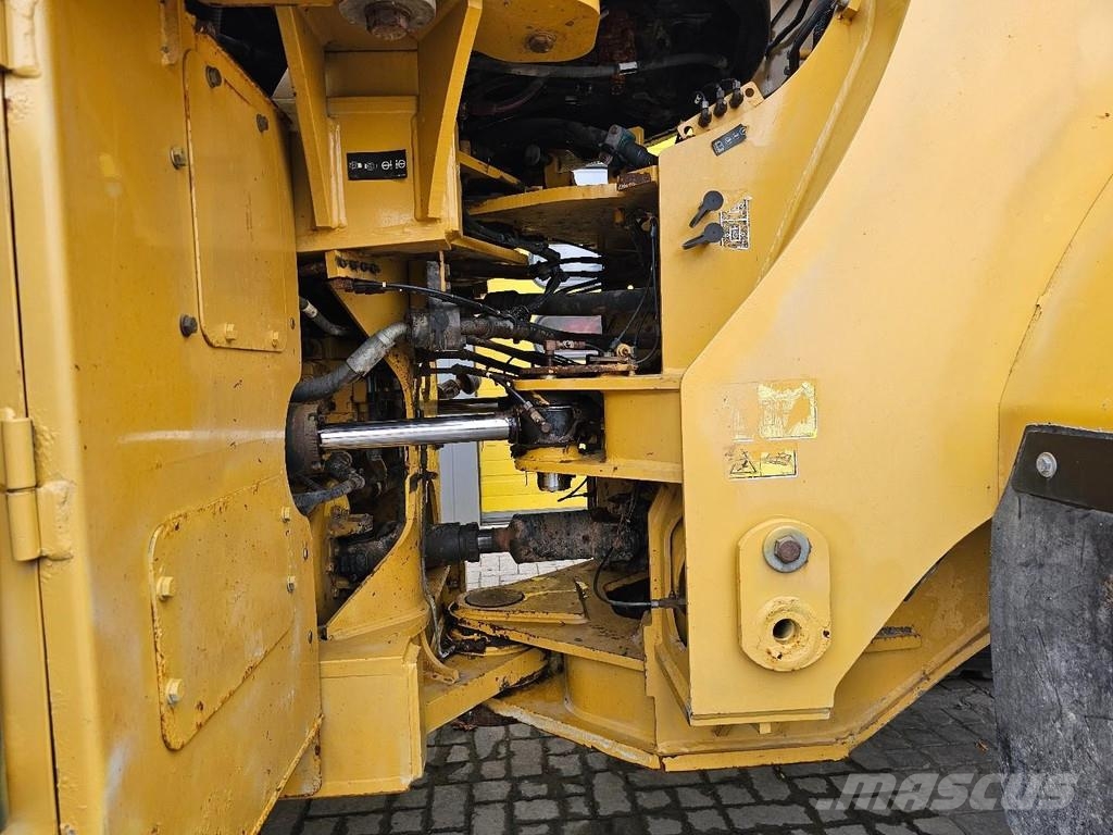 CAT 950K Iekrāvēji uz riteņiem