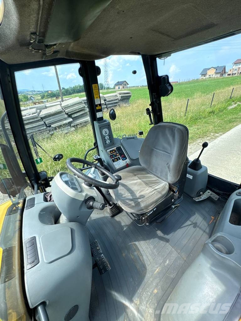 Komatsu WB 97 S Kaivurikuormaajat