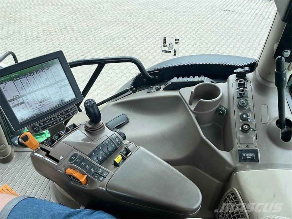 John Deere 6215R الجرارات