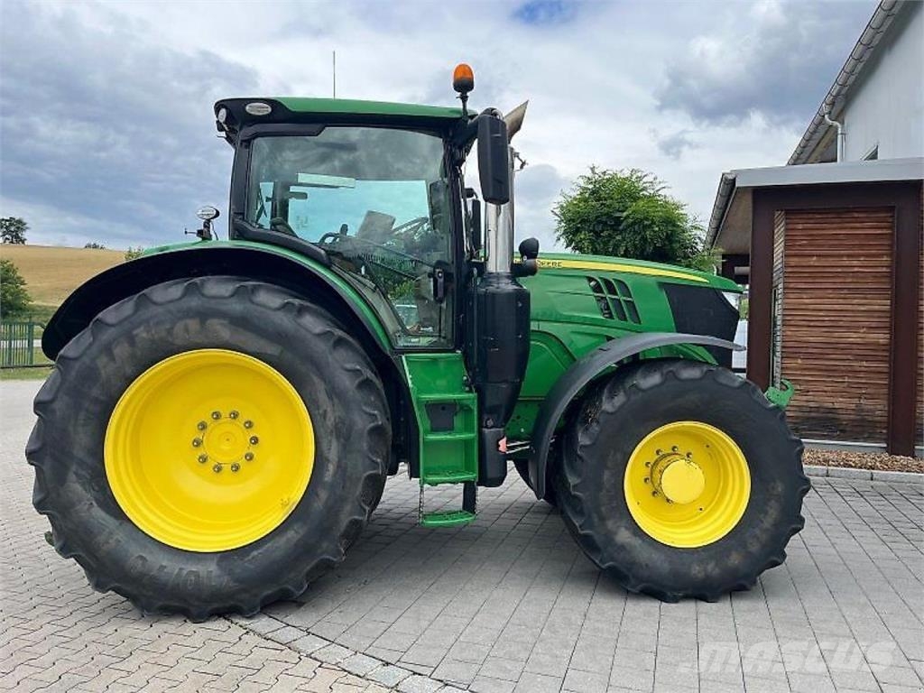 John Deere 6215R الجرارات