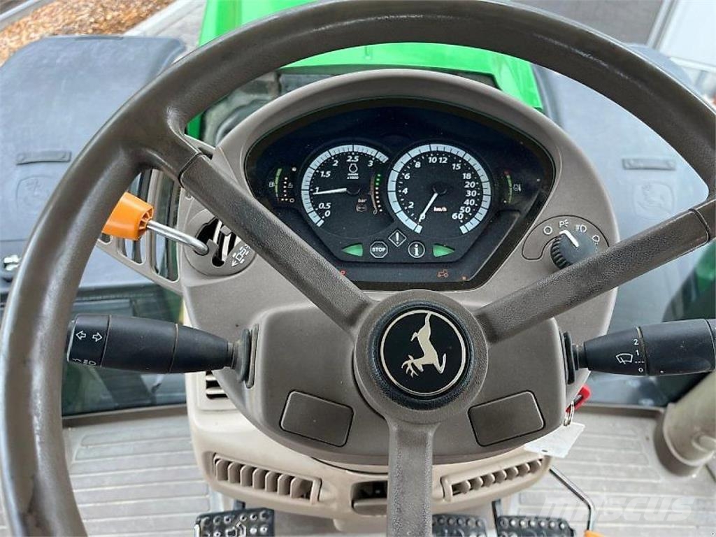 John Deere 6215R الجرارات