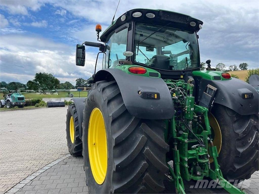 John Deere 6215R الجرارات