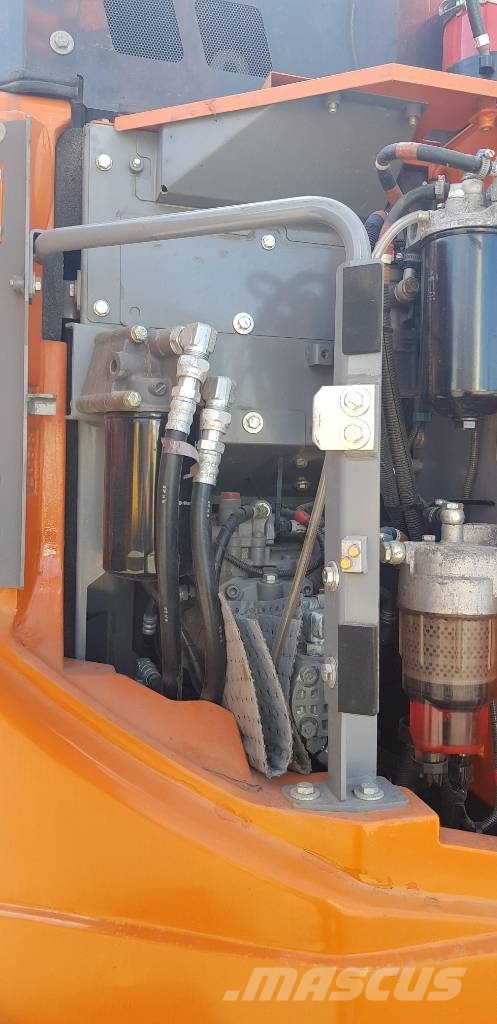 Hitachi ZX135US-6 BL 履带挖掘机