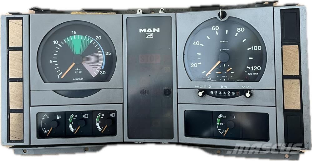 MAN L2000 PŘÍSTROJOVÁ DESKA 81.27102-6135, 81.27202.61 Muud osad