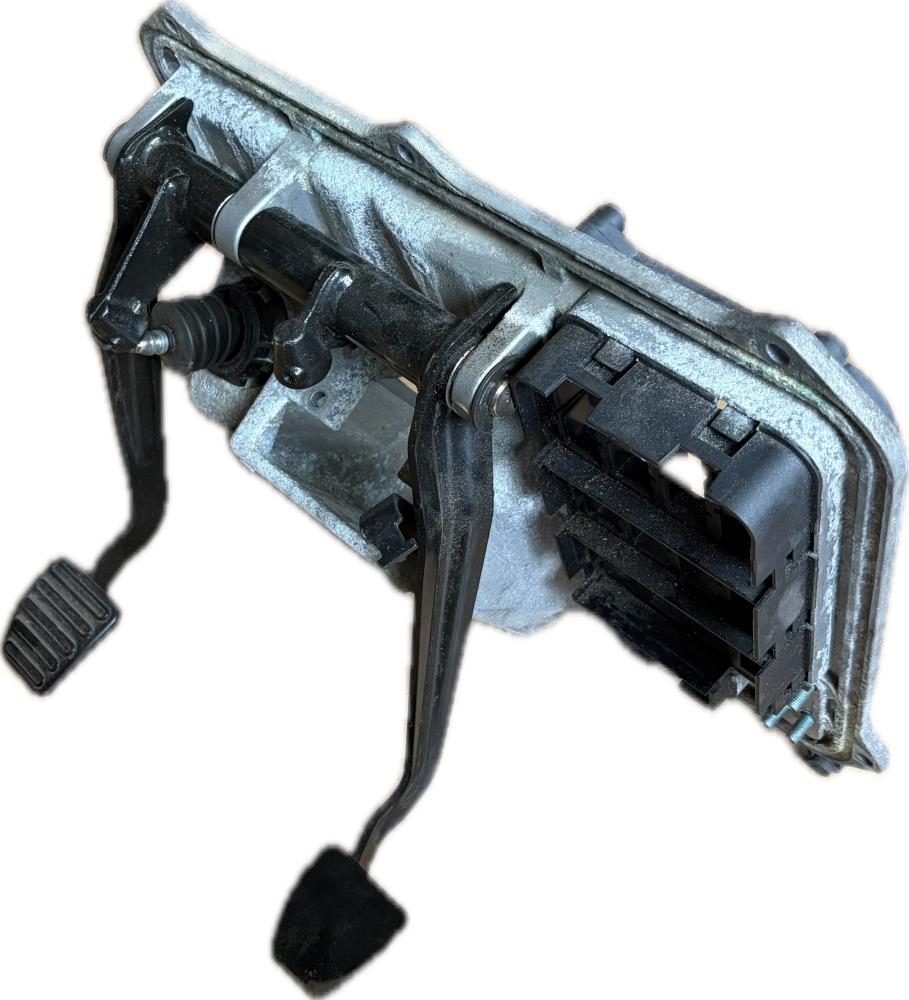 MAN TGL PEDÁLOVÝ MECHANISMUS, BRDOVÝ PEDÁL, SPOJKOVÝ P Ostale kargo komponente