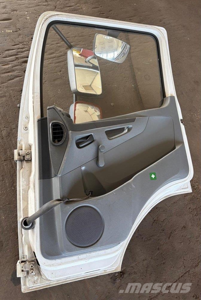 Mercedes-Benz ATEGO PRAVÉ DVEŘE A 973 720 32 05, A 973 720 02 18 معدات النقل - غير ذلك