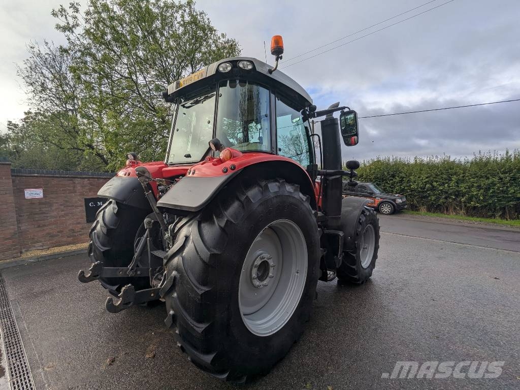 Massey Ferguson 6715 S Traktoren
