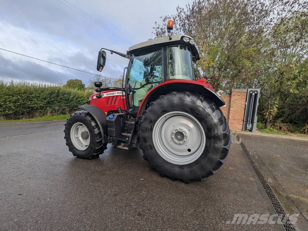 Massey Ferguson 6715 S Traktoren