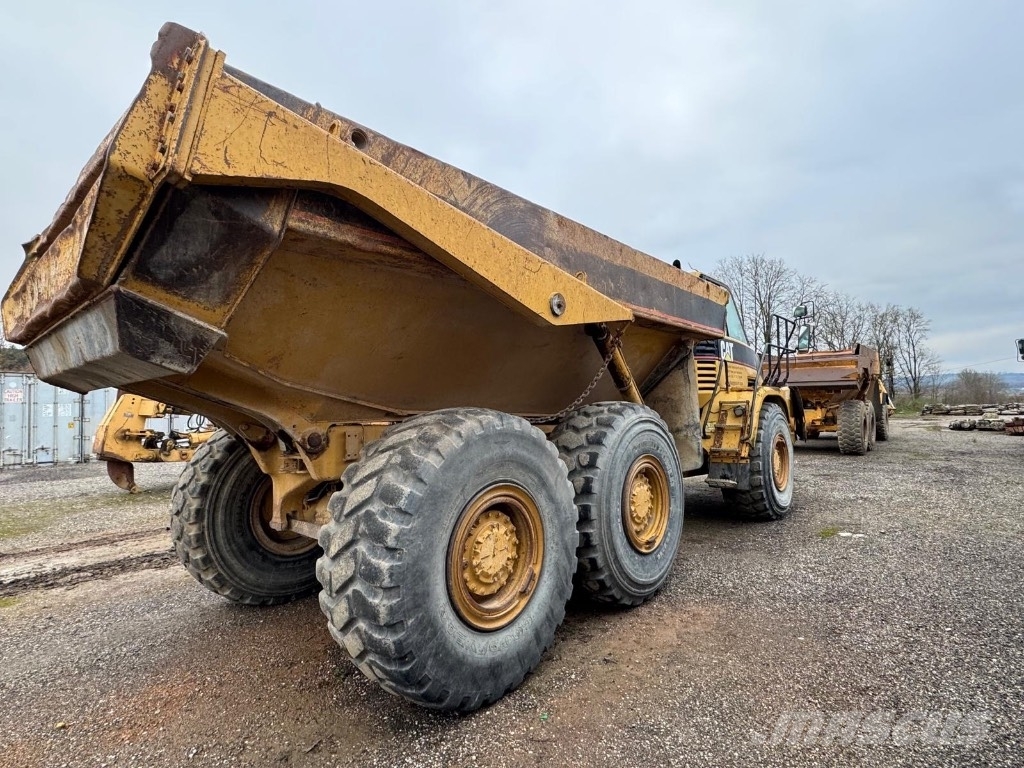 CAT 730 Dumper - Knickgelenk