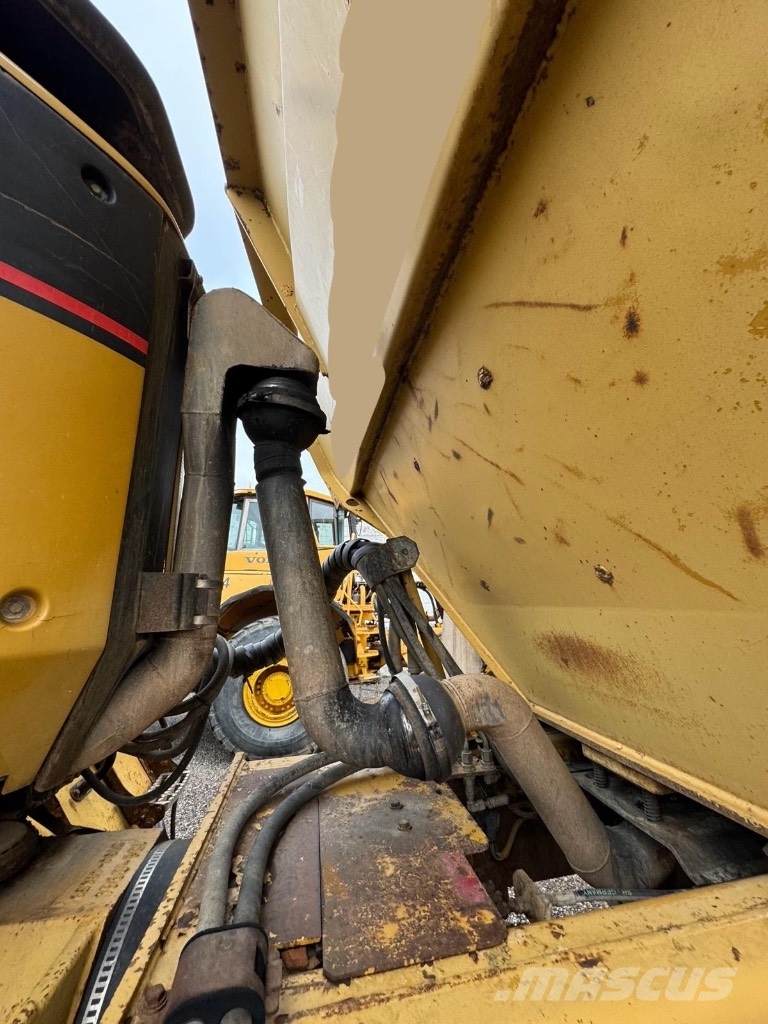 CAT 730 Dumper - Knickgelenk
