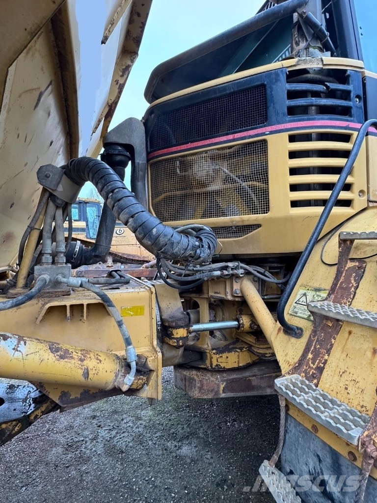 CAT 730 Dumper - Knickgelenk