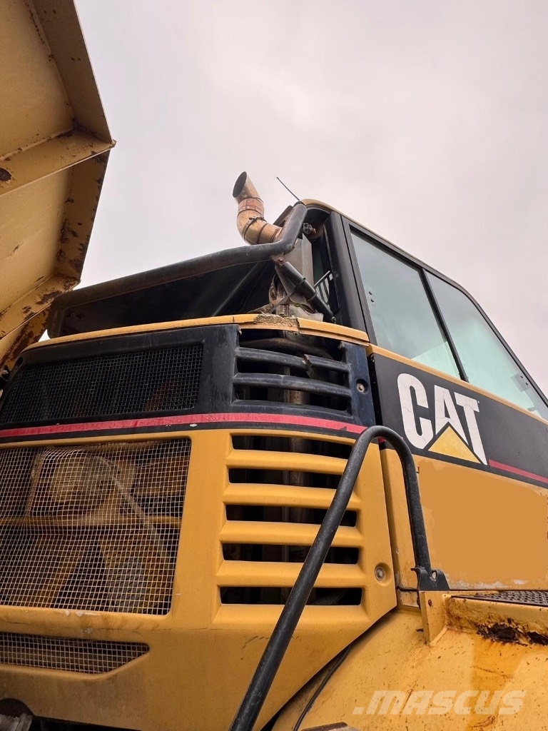 CAT 730 Dumper - Knickgelenk