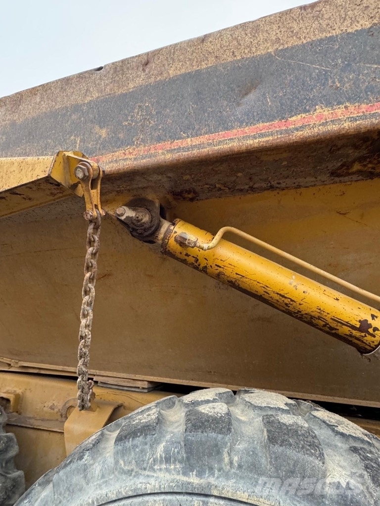 CAT 730 Dumper - Knickgelenk