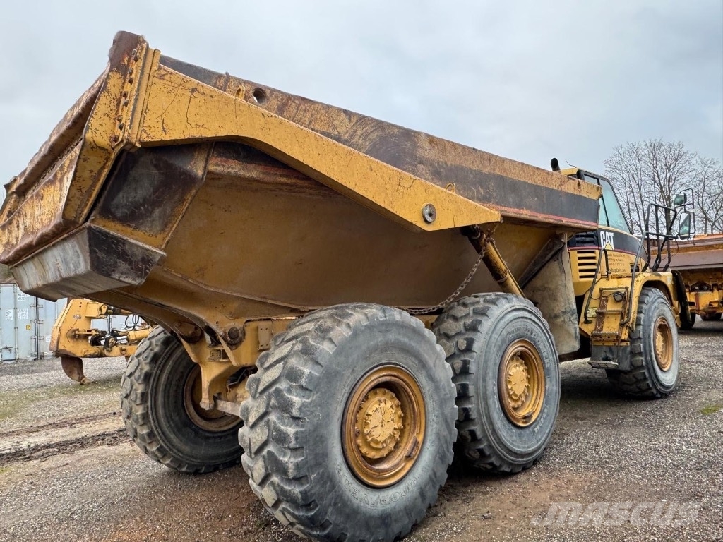 CAT 730 Dumper - Knickgelenk