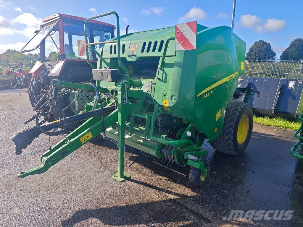 John Deere F 441 R 원형 곤포기