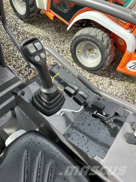 Mecalac MCL 2 Radlader 24.000 EUR Kubota RT 160 JVB 403 Pale gommate