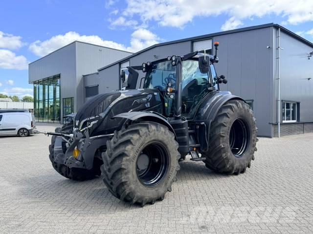 Valtra T235 direct Smart Touch Traktory