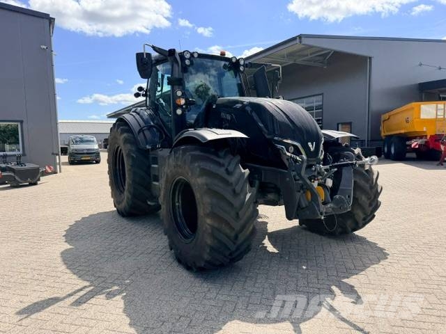 Valtra T235 direct Smart Touch Traktory