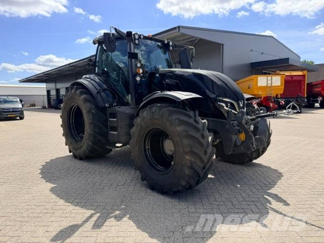 Valtra T235 direct Smart Touch Traktory