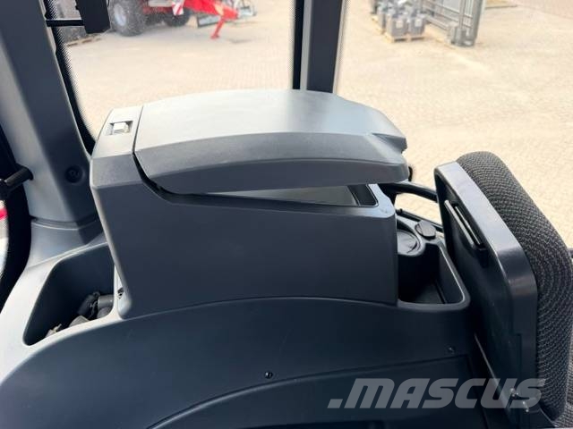 Valtra T235 direct Smart Touch Traktory