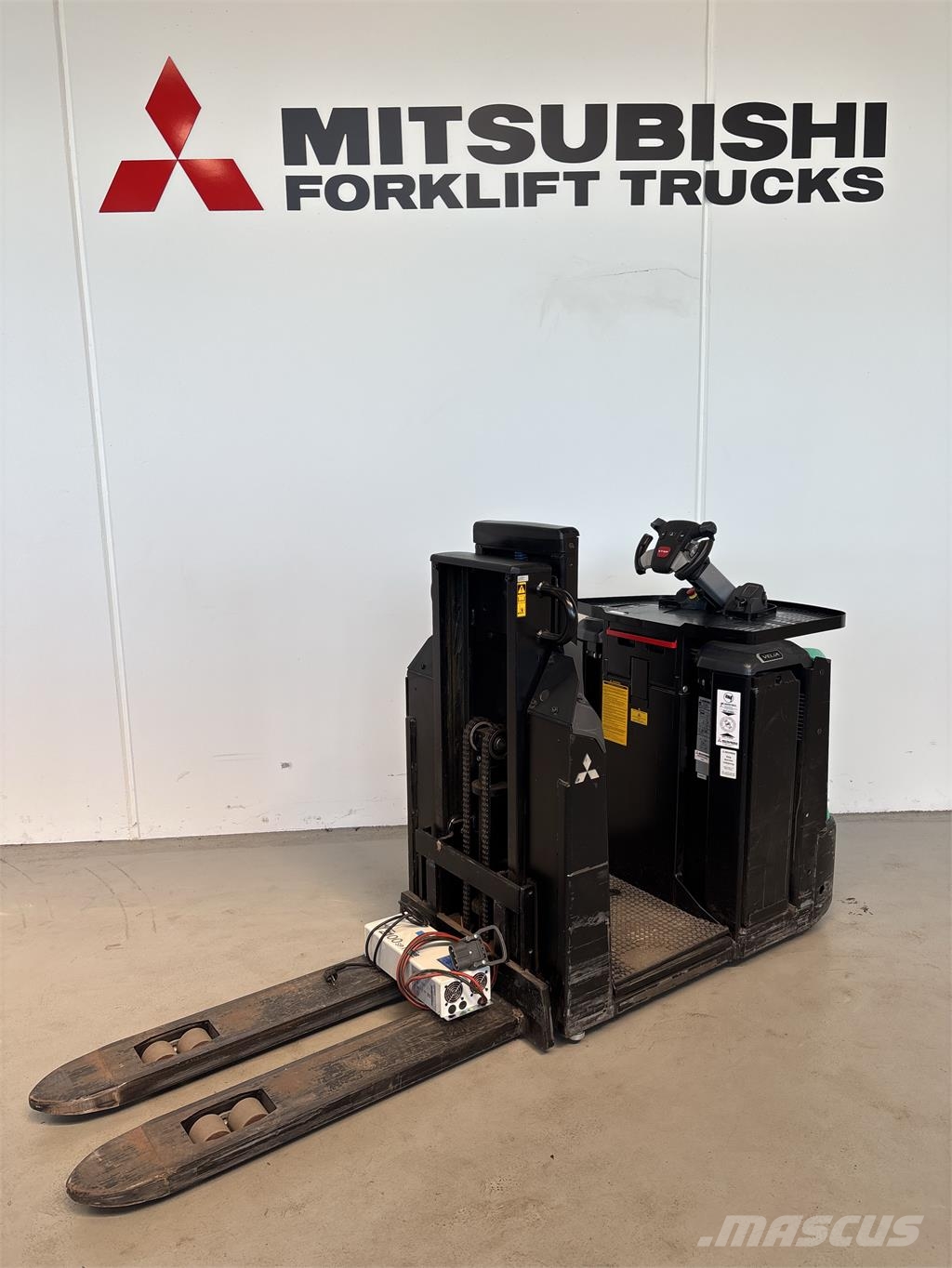 Mitsubishi OPB12N2FP Low lift order picker