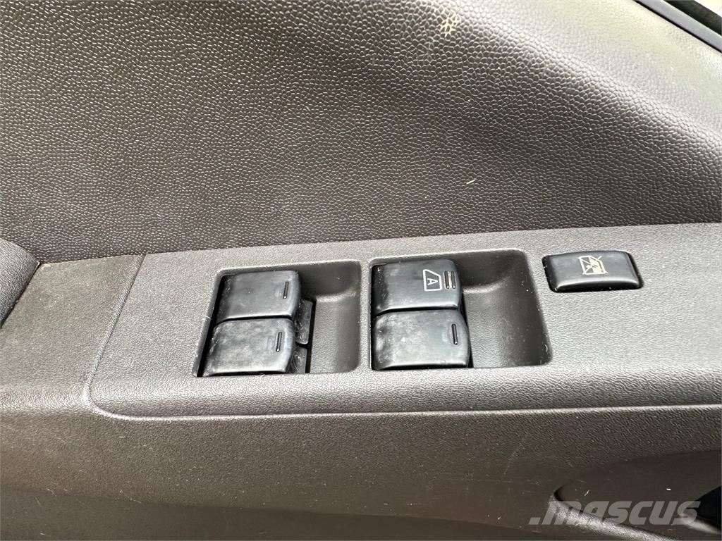 Nissan Navara VIN 960 Carros