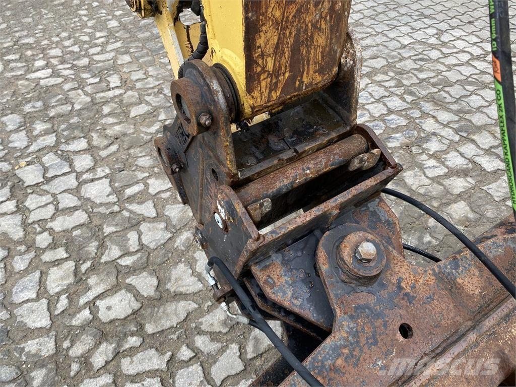 Yanmar VIO80-1A حفارات بعجل
