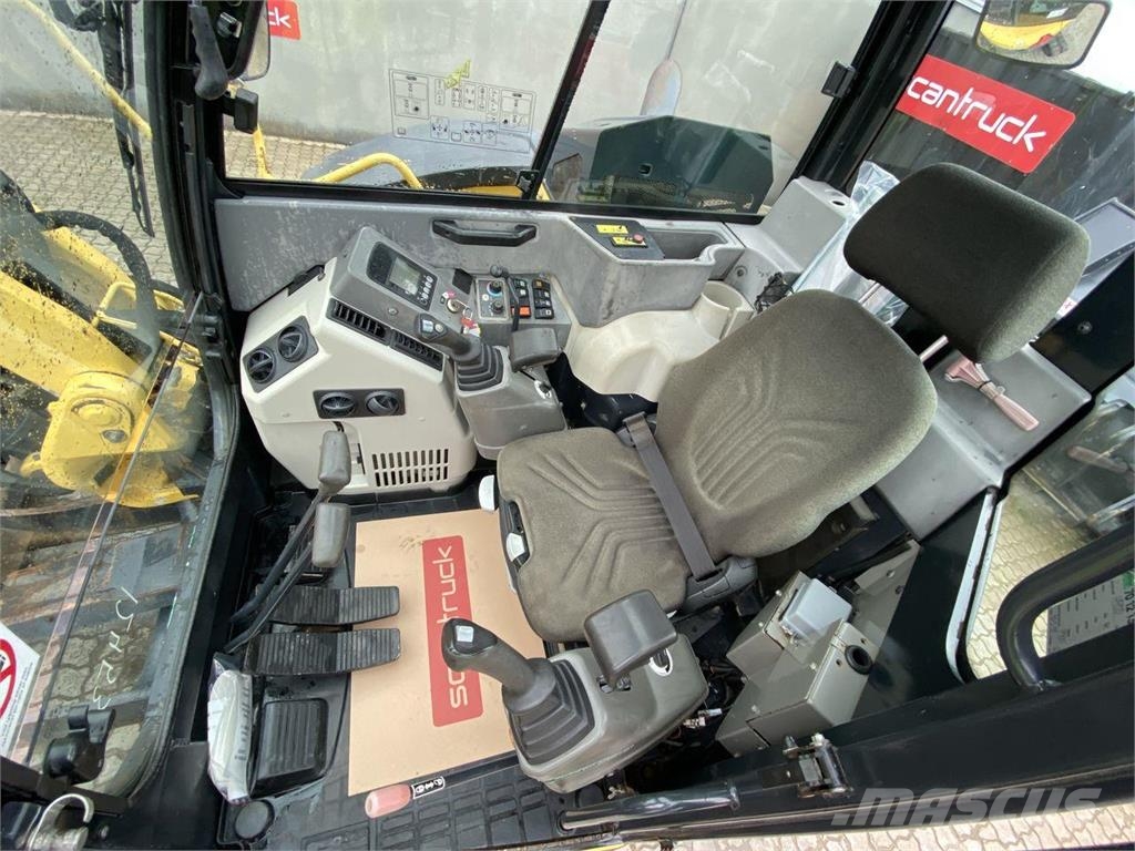 Yanmar VIO80-1A حفارات بعجل