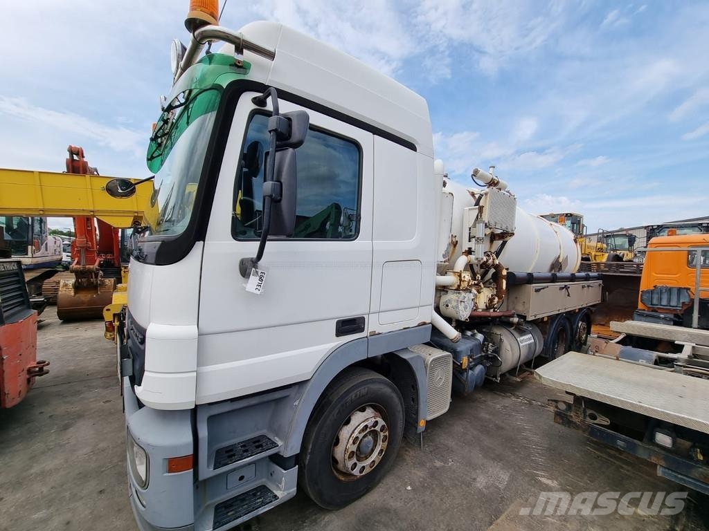 Mercedes-Benz Actros 2544 Staubsauger