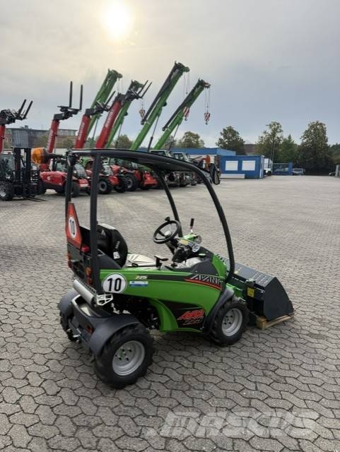 Avant Multifunktionslader 225 Kompaktlader
