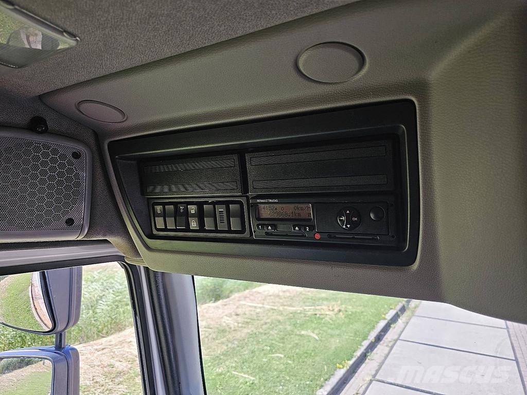 Renault D 220 Camiones caja cerrada